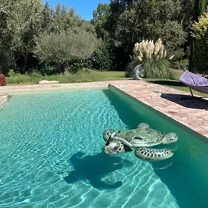  Hébergement de vacances Maison Avec Piscine Et Terrasse