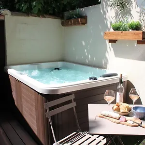  Hébergement de vacances La Petite Maison De ***
